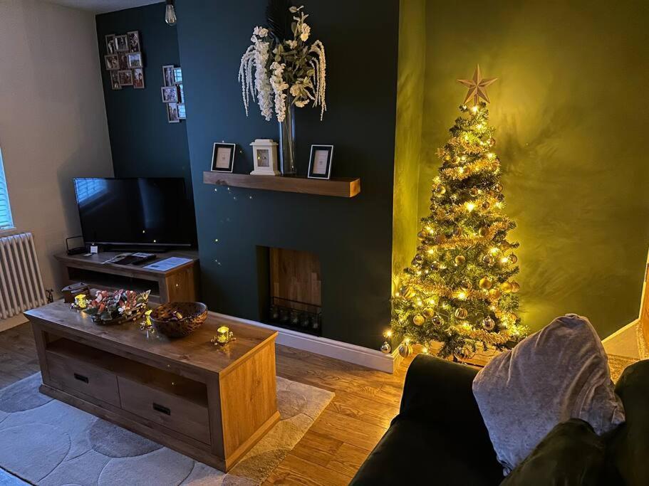 Quaint 1 Bedroom Cottage In Pudsey, Leeds Экстерьер фото